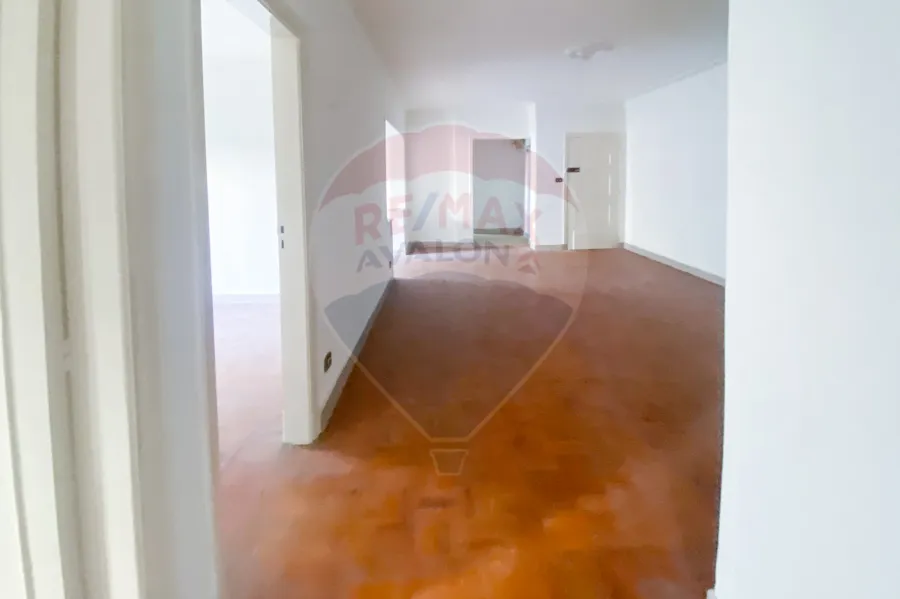 شقة للايجار 145 م جليم (ش مقبل-خطوات من البحر)