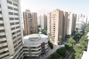 شقة للايجار 195 م رشدي (علي الترام مباشرة)