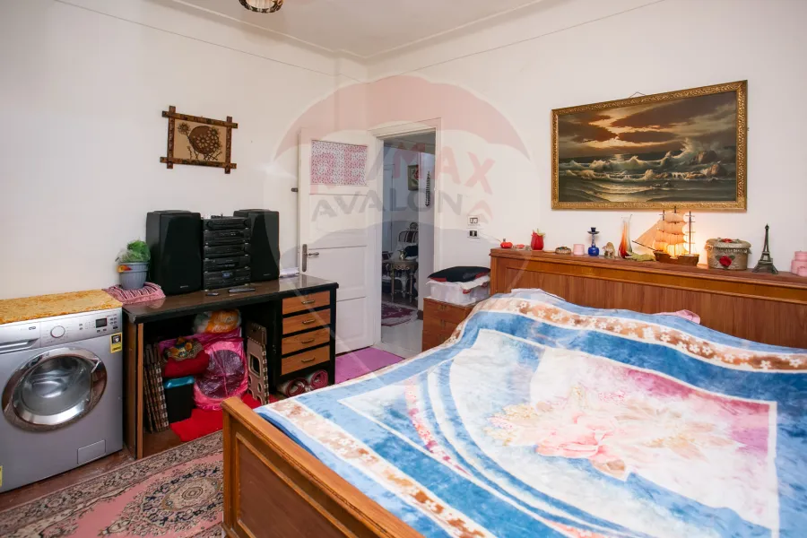 شقة للبيع 150 م ثروت (خطوات من البحر)