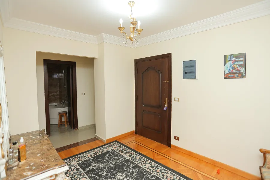 شقة للبيع 215م رشدي (عمارة عزيز شنوده)