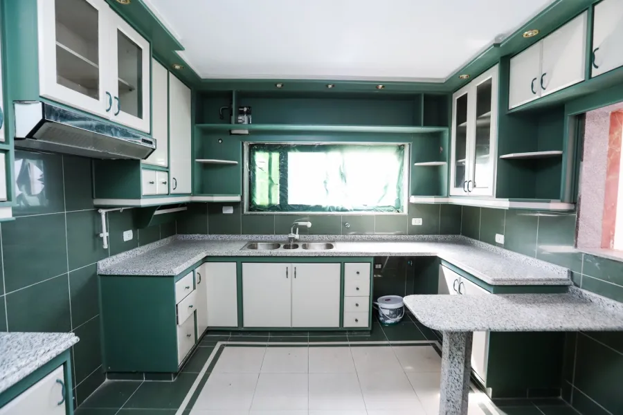 شقة دوبلكس مرخصة للبيع 307م سبورتنج (على البحر مباشرة)ً