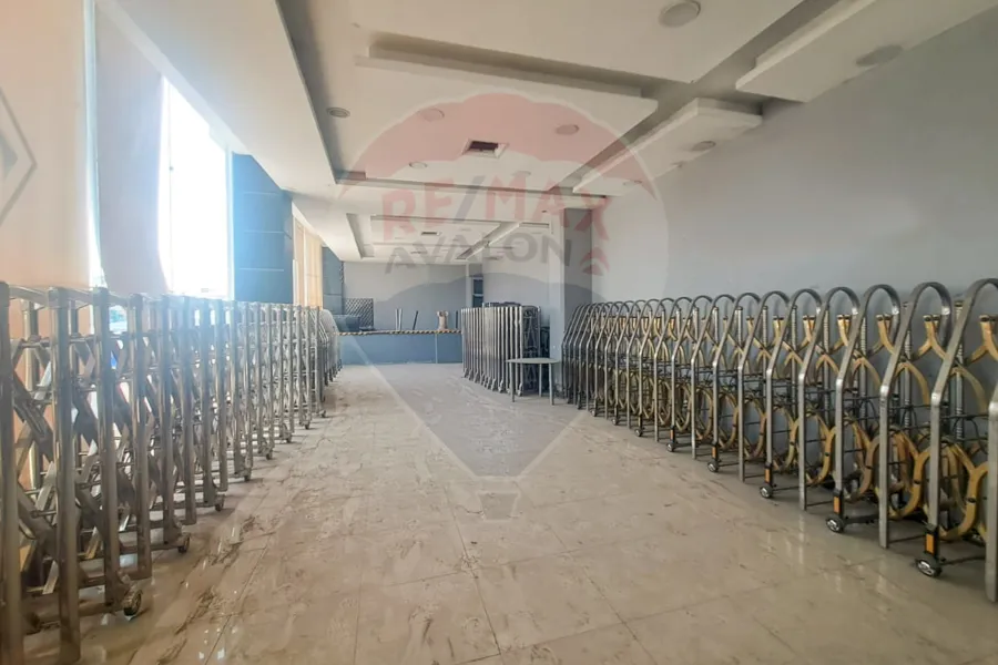 محلات للايجار 600 م مطار النزهه (الطريق السريع)