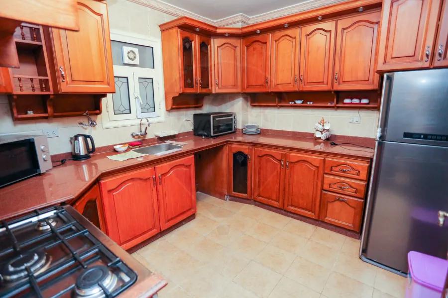 شقه للبيع  250 م كفر عبده ( خطوات من ميدان سانت جيني )