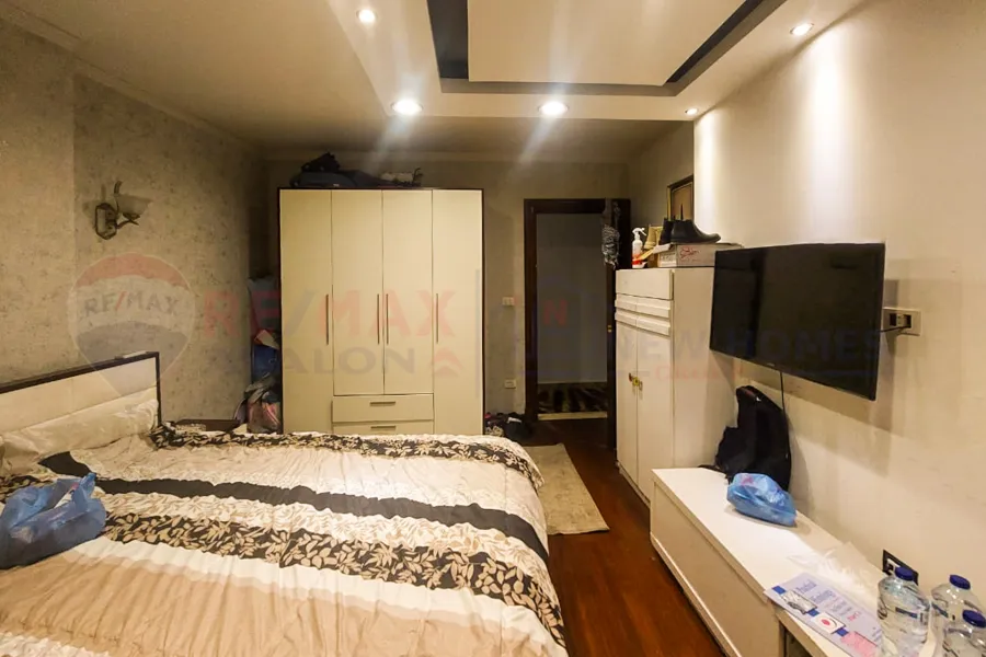 شقة للبيع 210 م وابور المياه (خطوات من النادى الاوليمبى)