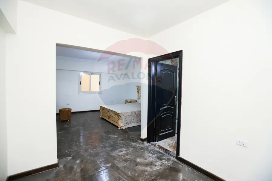 شقة للبيع 250 م رشدي (ش إبراهيم حلمي)