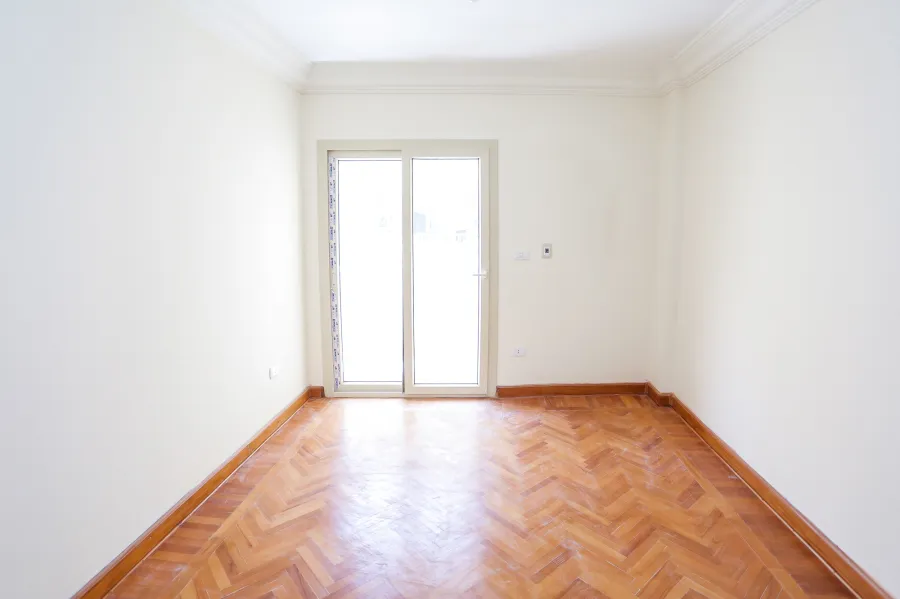 شقة دوبلكس مسجلة شهر عقارى للبيع 400 م لوران (ش شعراوى علي الترام مباشرة)