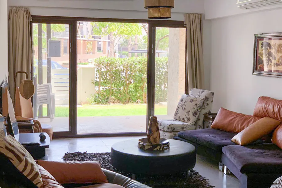 ستوديو بجاردن مفروش للبيع (مارينا ريزيدنس - مراسي) 100 م