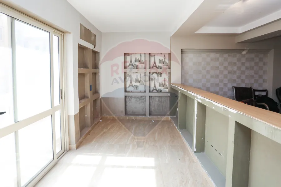 شقة للإيجار 315 م  كفر عبده (ش قرداحى - خطوات من شارع ابوقير الرئيسي)