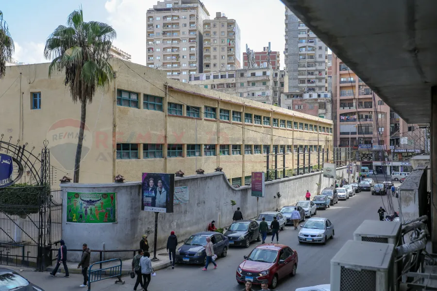 شقة للبيع  300 م لوران (ش الاقبال)- تصلح سكني او مكتب