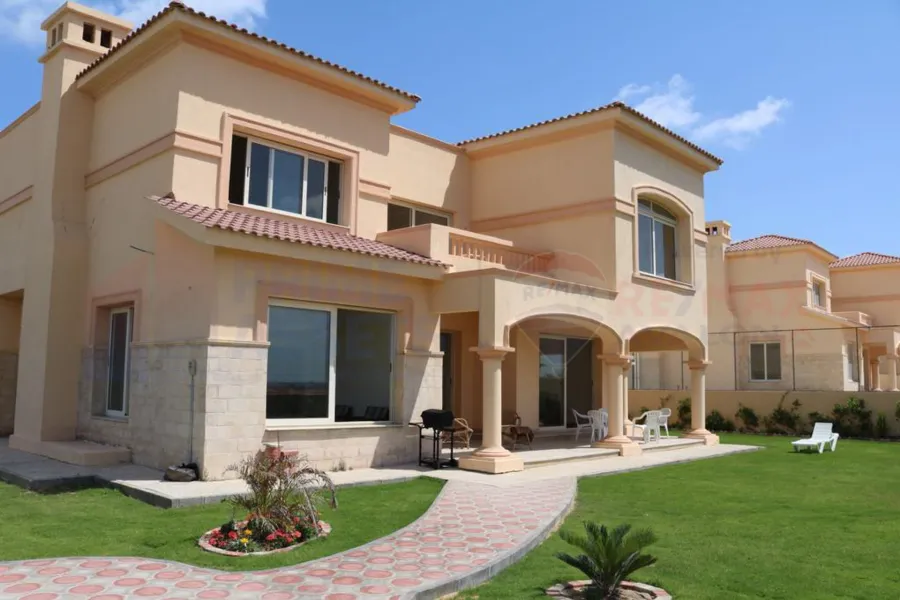 فيلا ستاند الون للبيع 890 م كينج مريوط (اليكس ويست - منطقة أنطونيادس)