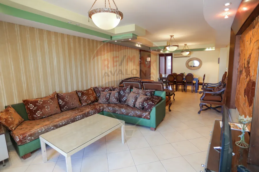 فيلا فاخره للبيع  370 م  كينج مريوط (خطوات من مطار برج العرب الدولى)