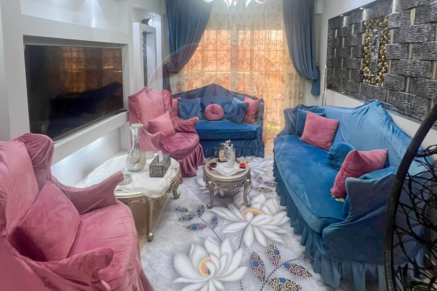 شقة مرخصة للبيع 130 م محرم بك (علي الترام مباشرةّ - عمارة براند)