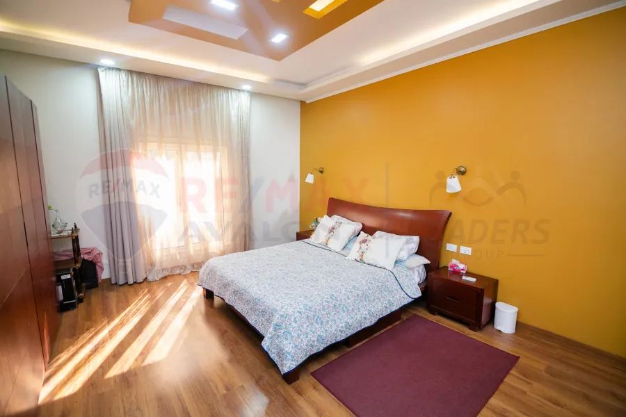 فيلا ستاند الون للبيع 1,100 م كينج مريوط ( خطوات من الهيلتون)