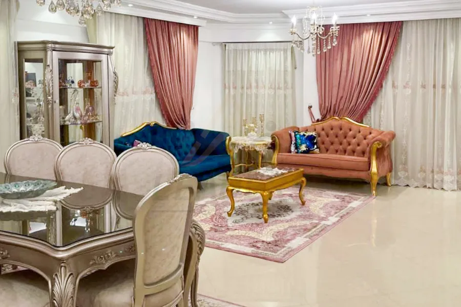 شقة للايجار المفروش 200 م سبورتنج (خطوات من نادي سبورتنج)