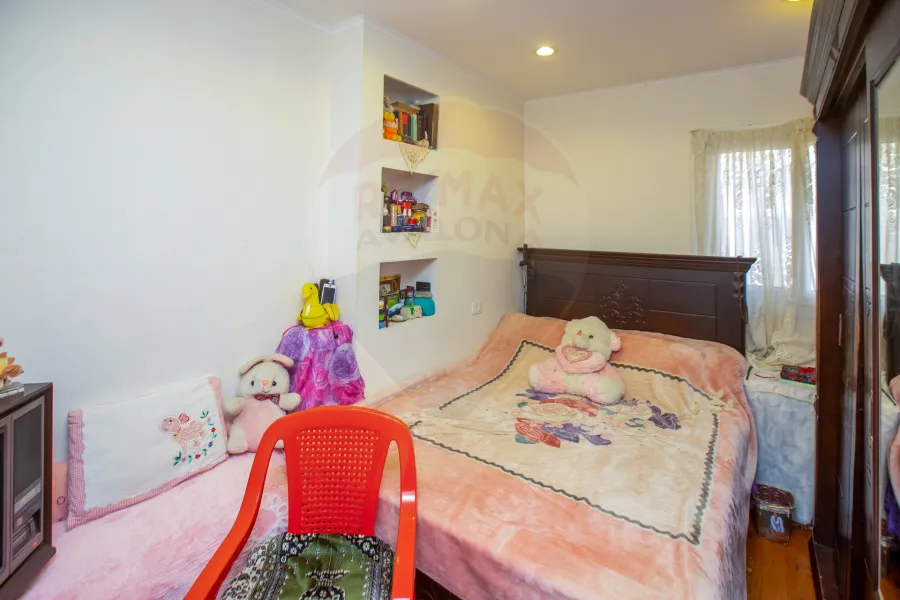 شقة للبيع 105م رشدي (ش احمد شوقي)