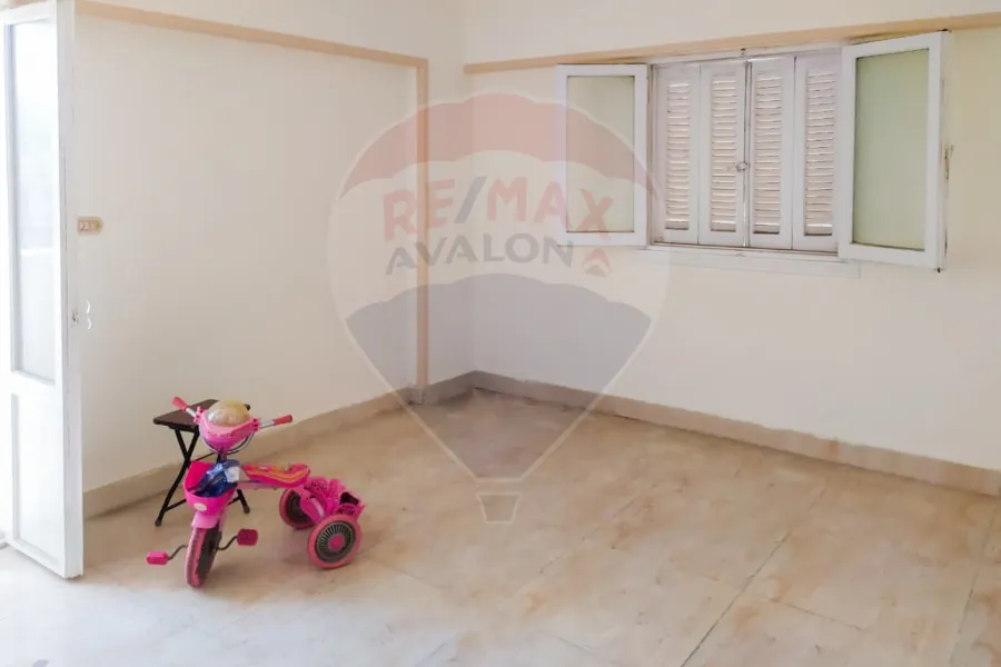 شقة للبيع 120 م وابور المياه (امام المستشفي الايطالي)