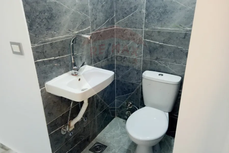 مقر إداري للايجار 100 م محطة الرمل (ش شاكور)