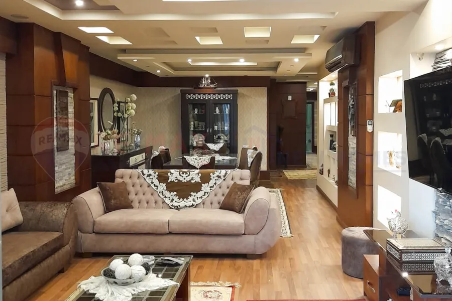 شقة للبيع 210 م السرايا (ثاني نمرة من البحر)