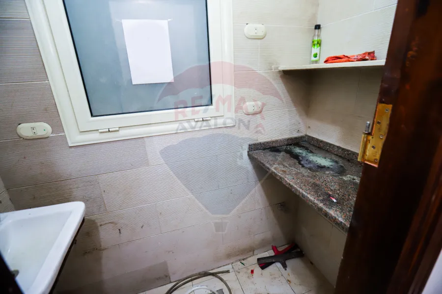 شقه اداري للبيع 110 م لوران ( طريق الحرية )