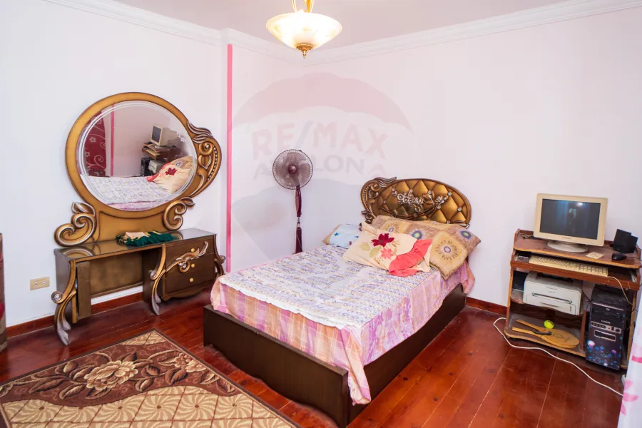 شقة للبيع 135 م محرم بك  (شارع الفردوس)