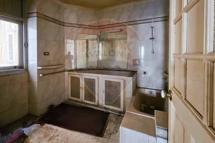 Administrative apartment for rent 250 m Al-Azarita (directly on the tram)