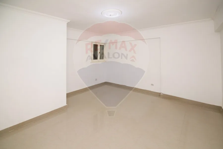 Apartment for sale 200 m Ibrahimia (second number from the sea)