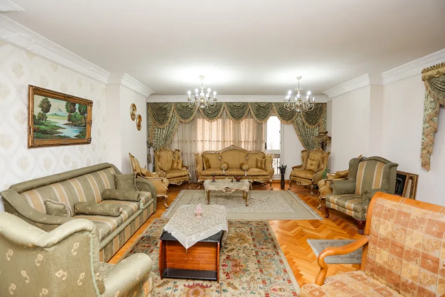 شقة للبيع 172م سموحة (ش الخمسين)