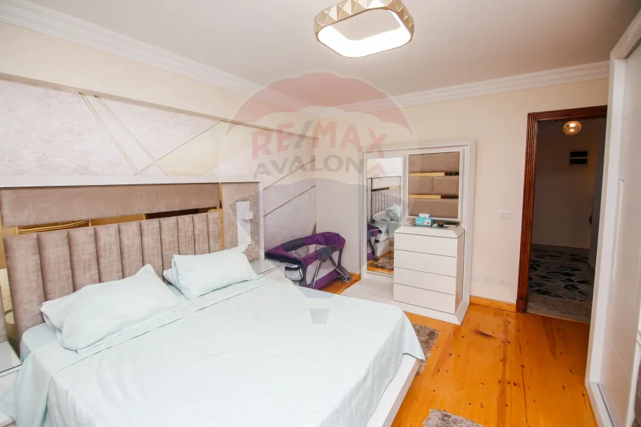 Apartment for sale 204 m Al Azarita (Chompolion St.)