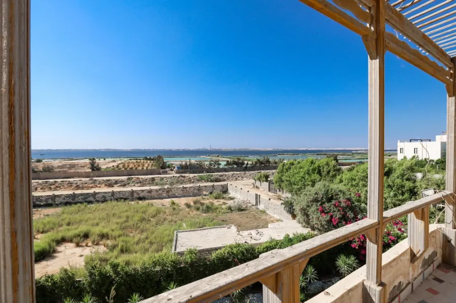 فيلا للبيع او للإيجار مفروشة 1600م بكينج مريوط  (خلف فندق افريكانا)