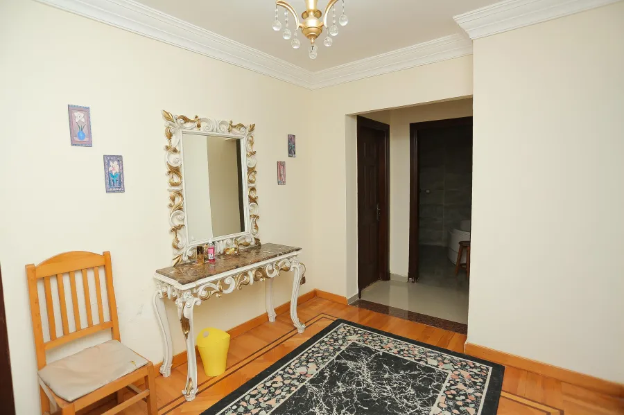 شقة للبيع 215م رشدي (عمارة عزيز شنوده)