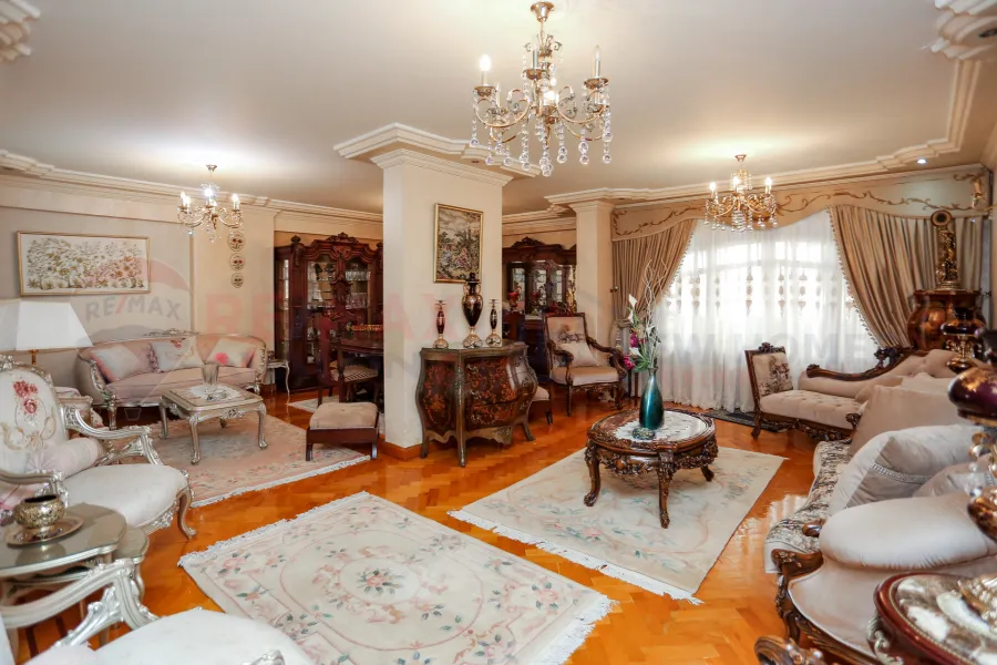 Apartment for sale 210 m Louran (El-Eqbal St - brand building)