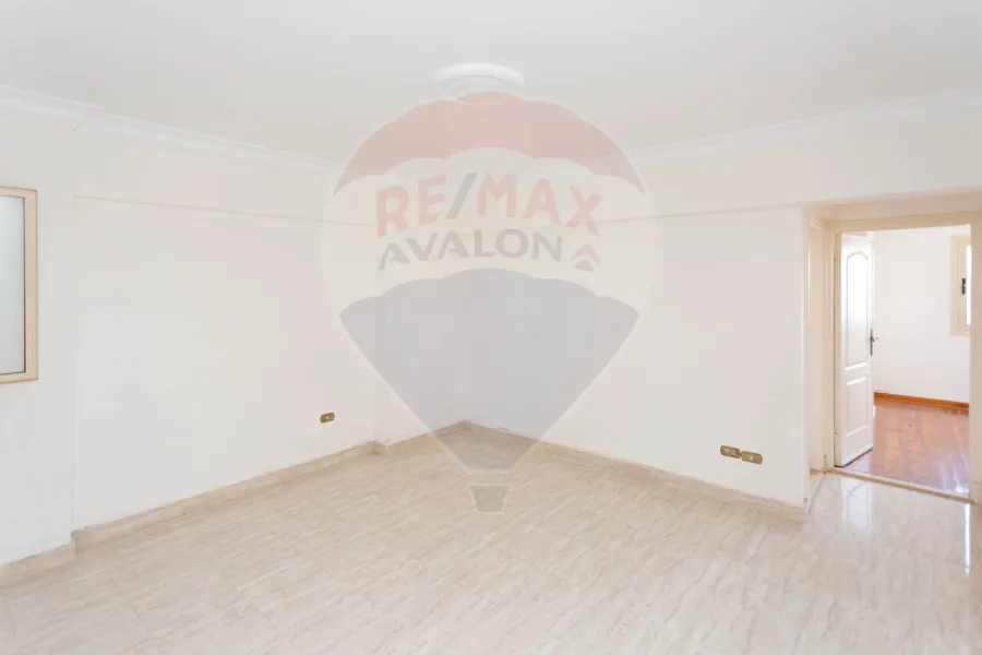 شقة للبيع 235 م كفر عبده (ش سكينة بنت الحسين)