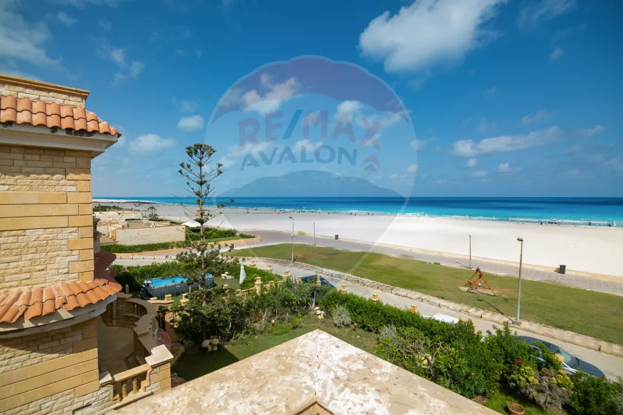 فيلا ستاند ألون للبيع (قرية بدر)  200 م + 120 م جاردن - صف أول بحر - 13,500,000 ج