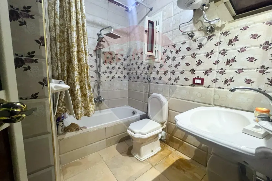 شقة للبيع 130 م محرم بك ( ش يكن)