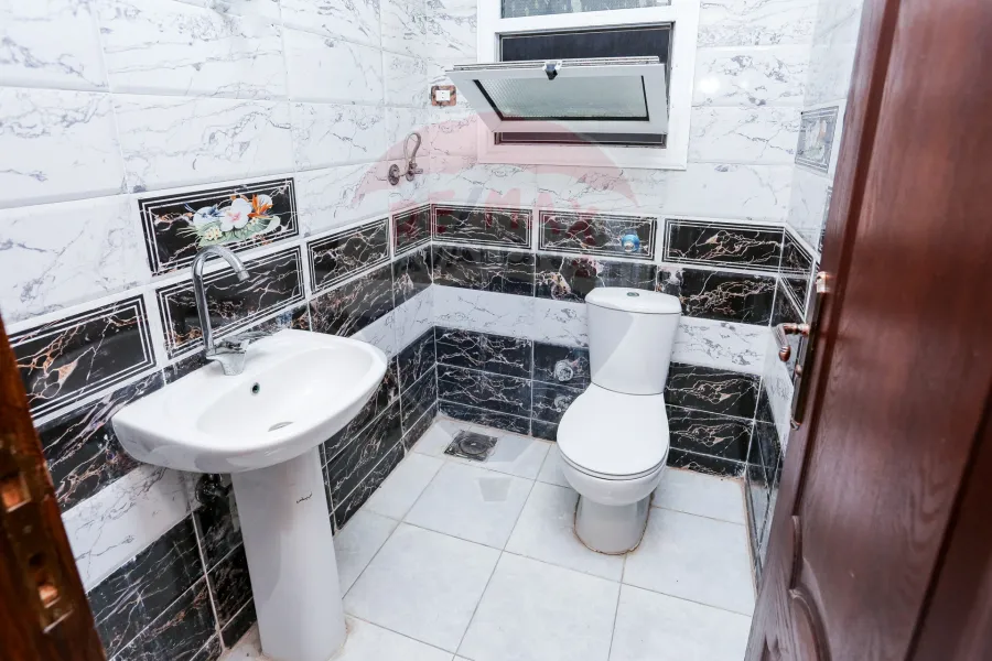 شقة للإيجار280 م جليم (خطوات من البحر)