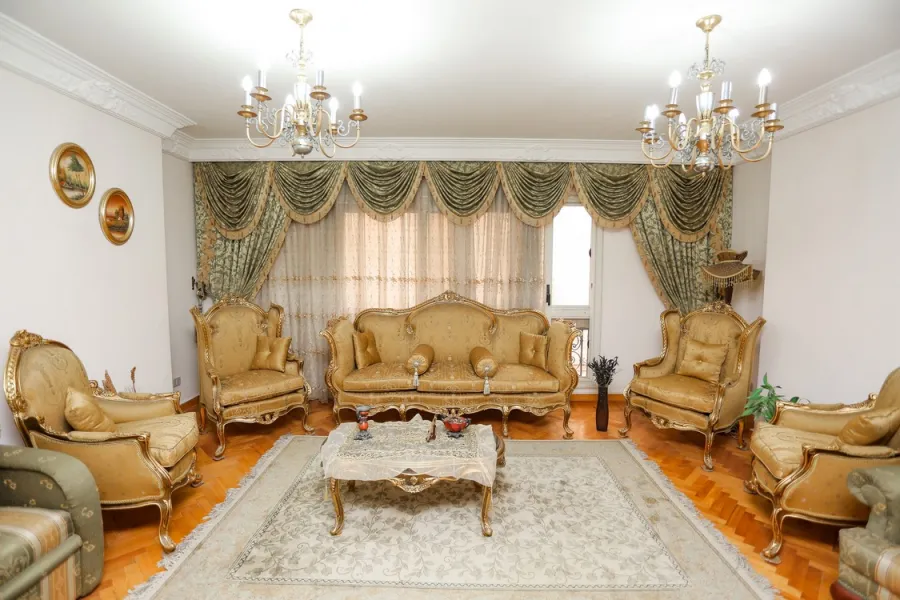 شقة للبيع 172م سموحة (ش الخمسين)