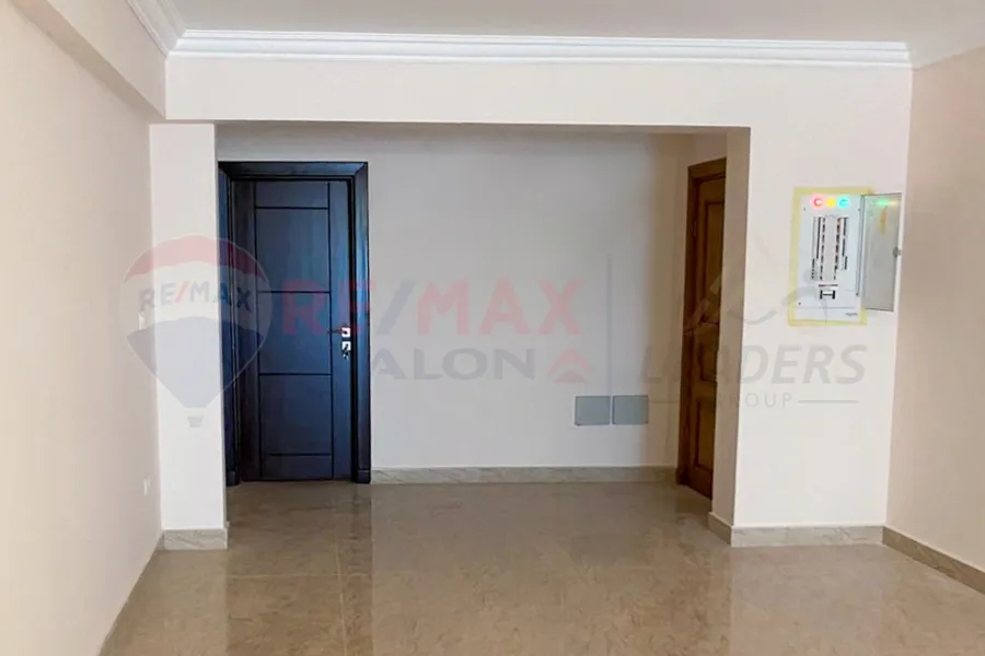 شقة للإيجار202 م سموحة (جراند فيو)