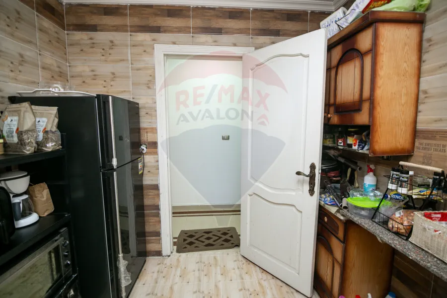 شقة للبيع 188 م الأزاريطة (علي الترام مباشرة)