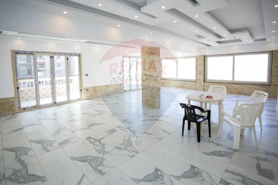 (شقة للبيع 275 م السرايا (أول نمرة متفرع من البحر