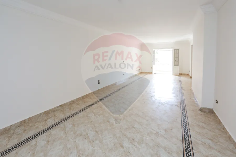 شقة للبيع 175 م زيزينيا (ش مصطفي عبد الرازق)