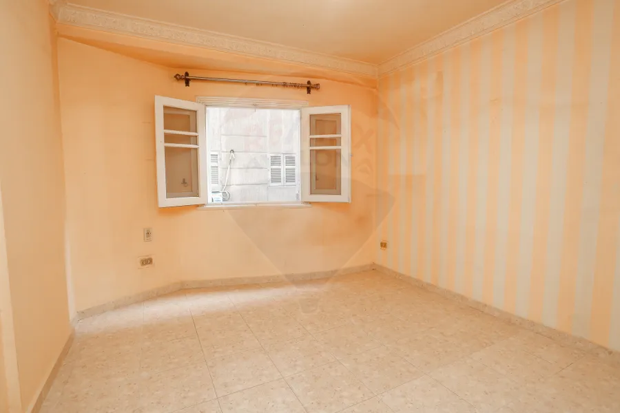 شقة للإيجار المفروش 142م  سموحة (شارع هيلتون بلازا)