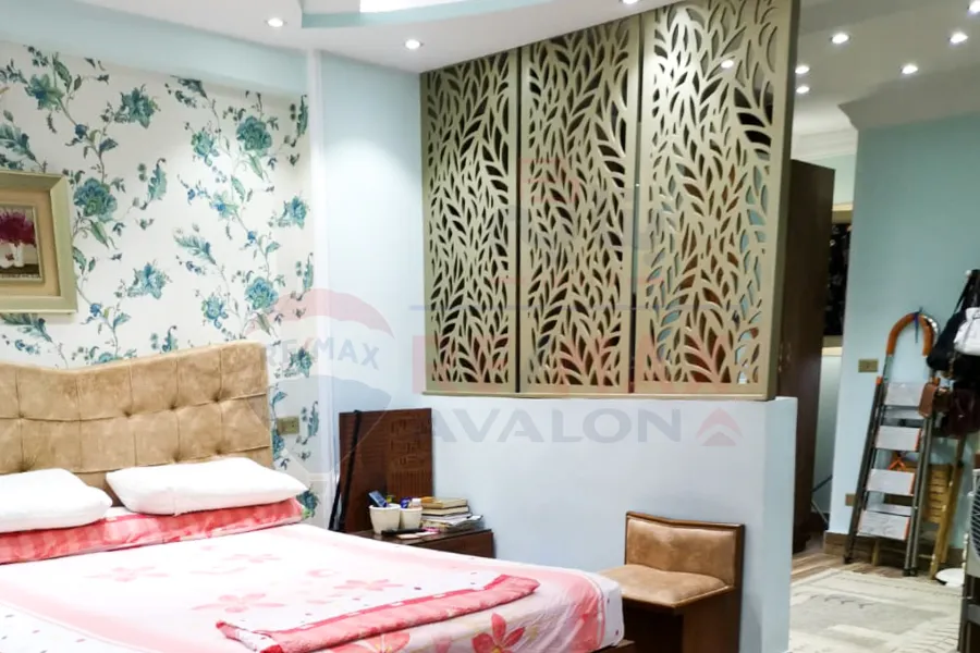 شقة للبيع 215 م سيدي بشر (ش جمال عبد الناصر)