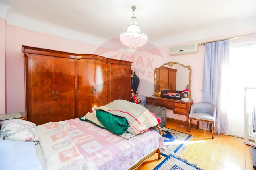 شقة للبيع 200 م كفر عبده (ش علي باشا ذو الفقار)