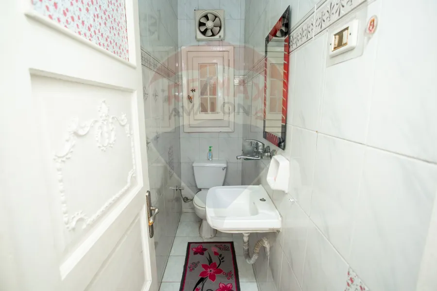 شقة للبيع 150 م ثروت (خطوات من البحر)