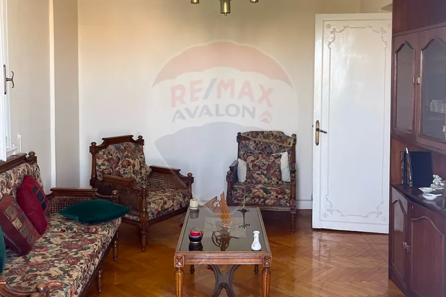 شقة للبيع 160م سبورتنج ترام (ش عمر لطفي)