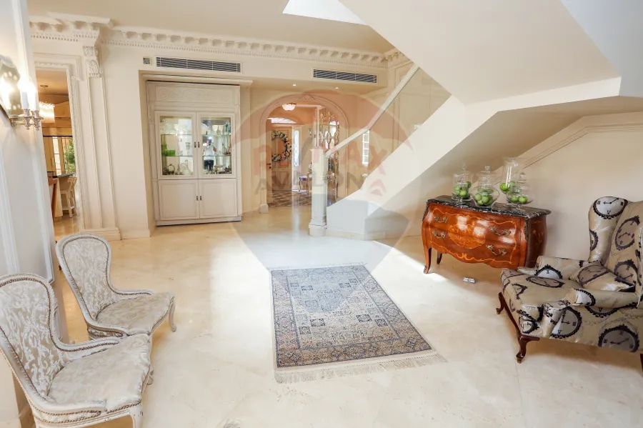 فيلا للبيع 330 م ( كومباوند ميروزا ) - بجوار كارفور سيتي سنتر