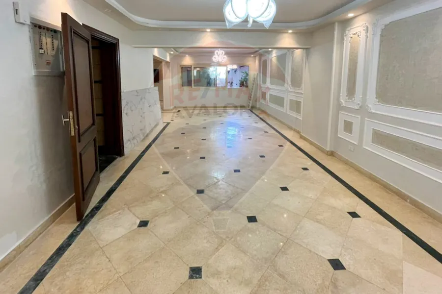 شقة أرضي مرتفع للبيع 200م + 165م حديقة لوران