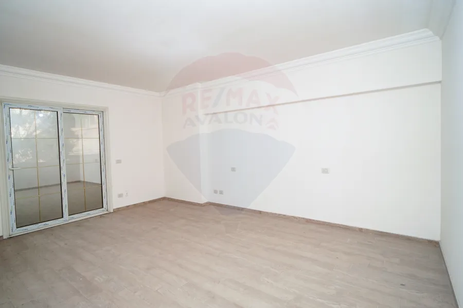 شقة للبيع 230 م جليم (ش أبو قير) - أول سكن