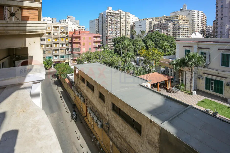 شقة للبيع 215 م كفر عبده (ش ابراهيم راجي)