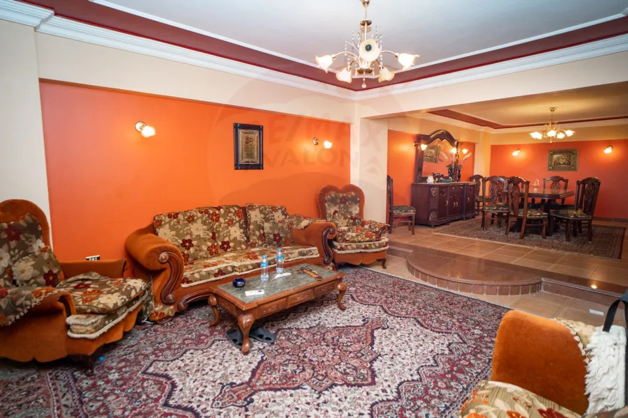 شقة للبيع 150 م ميامى (ش جمال عبد الناصر - امام الاكاديميه)